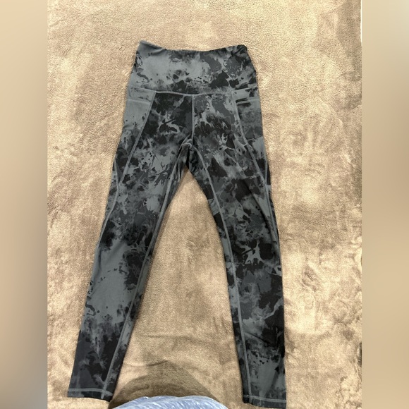 Danskin Leggings with side pockets in Small/Petite - Picture 2 of 5